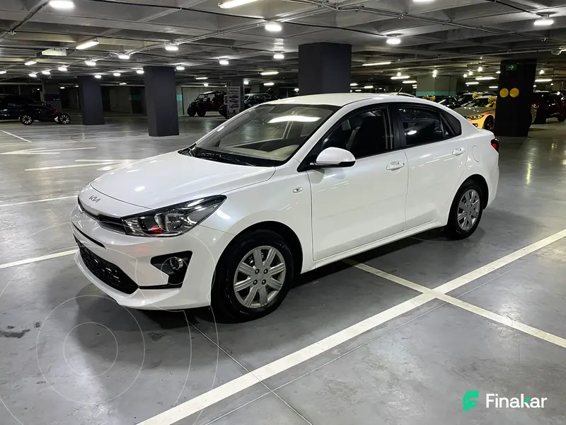 Foto Kia Rio Sedan L  Aut usado (2023) color Blanco precio $270,000