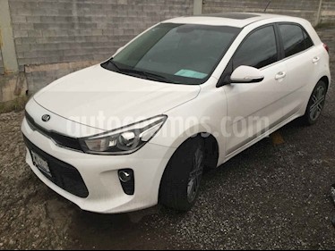 foto Kia Rio Sedán EX Pack Aut usado (2018) color Blanco precio $258,000