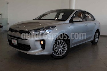 foto Kia Rio Sedán LX usado (2018) color Plata precio $210,000