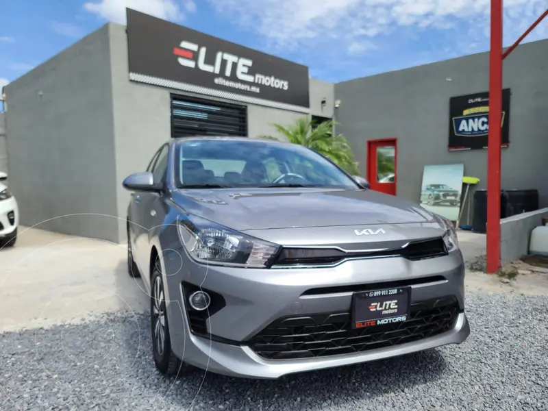Foto Kia Rio Sedan LX usado (2023) color Plata precio $279,900