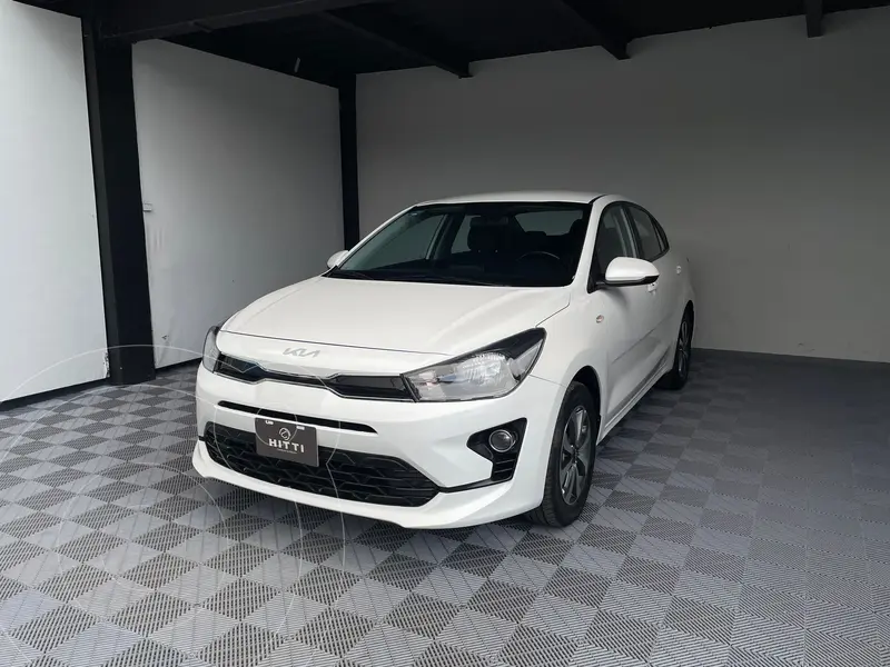Foto Kia Rio Sedan LX Aut usado (2022) color Blanco precio $279,000