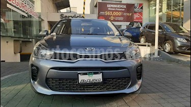 foto Kia Rio Sedán LX Aut usado (2019) color Gris precio $239,000
