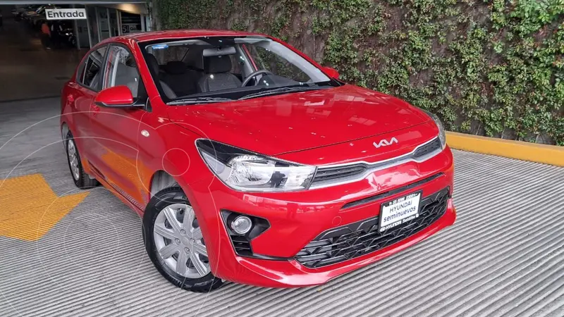 Foto Kia Rio Sedan L  Aut usado (2023) color Rojo precio $249,900
