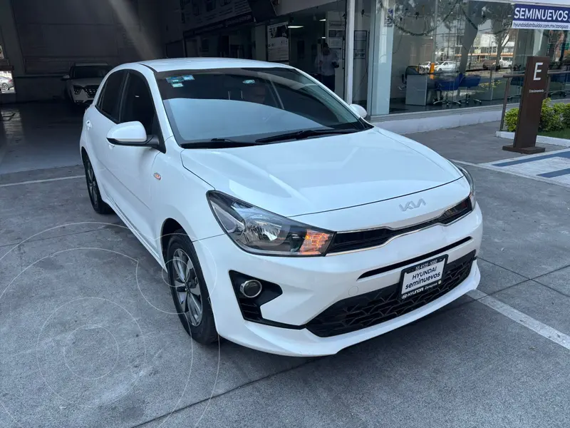 Foto Kia Rio Sedan LX usado (2023) color Blanco financiado en mensualidades(enganche $108,680 mensualidades desde $4,573)