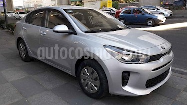 foto Kia Rio Sedán L Aut usado (2018) color Plata precio $150,000