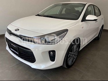 foto Kia Rio Sedán EX Aut usado (2020) color Blanco precio $293,000