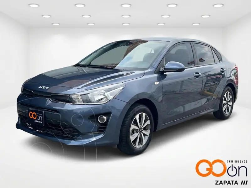 Foto Kia Rio Sedan LX usado (2023) color KIA   SMOKE BLUE precio $270,000