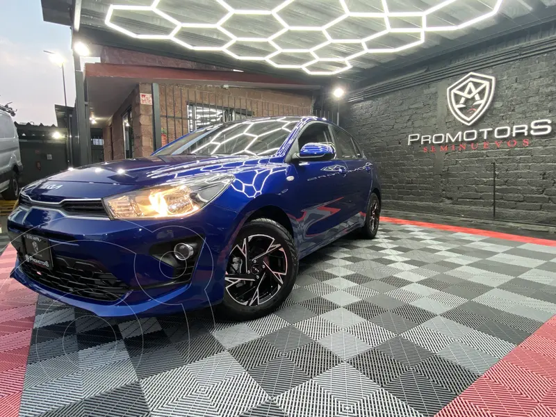 Foto Kia Rio Sedan L  Aut usado (2023) color Azul precio $247,900