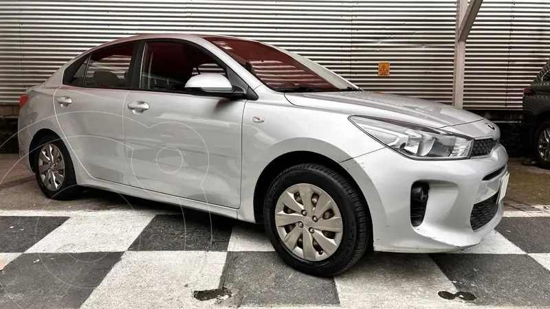 Foto Kia Rio Sedan L usado (2018) color plateado precio $170,000