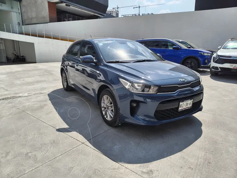 Foto Kia Rio Sedan EX usado (2020) color Azul precio $165,000