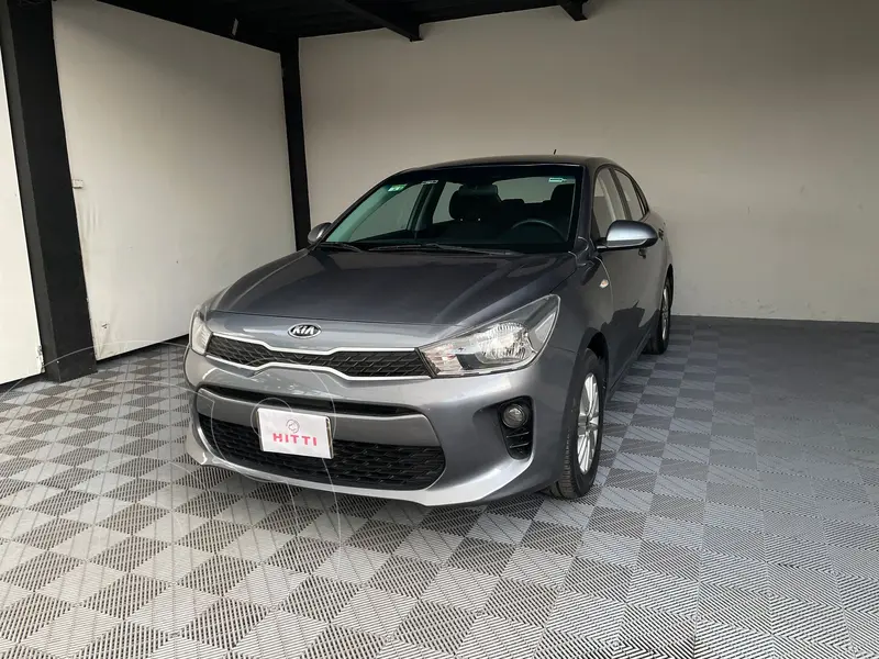 Foto Kia Rio Sedan LX Aut usado (2020) color Gris precio $245,000