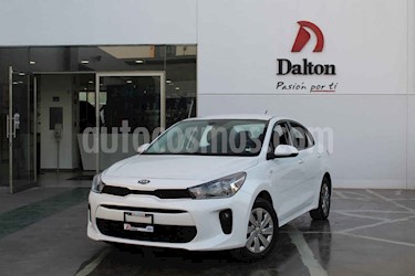 foto Kia Rio Sedán LX Aut usado (2018) color Blanco precio $174,000