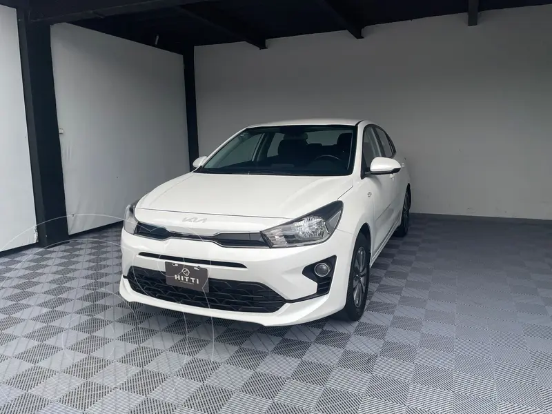 Foto Kia Rio Sedan LX Aut usado (2022) color Blanco precio $258,000