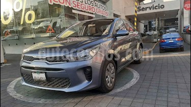 foto Kia Rio Sedán LX Aut usado (2019) color Gris precio $235,000
