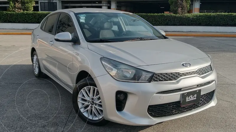 Foto Kia Rio Sedan LX Aut usado (2020) color Gris precio $269,800