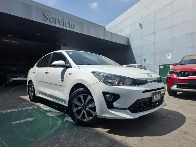 Foto Kia Rio Sedan LX Aut usado (2021) color Blanco financiado en mensualidades(enganche $60,420 mensualidades desde $6,952)