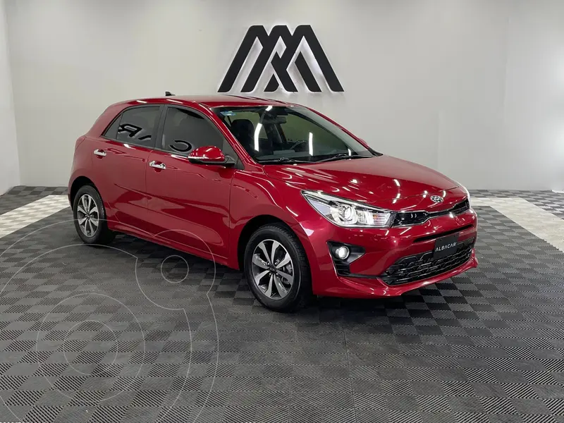 Foto Kia Rio Sedan EX Aut usado (2021) color Rojo precio $262,999