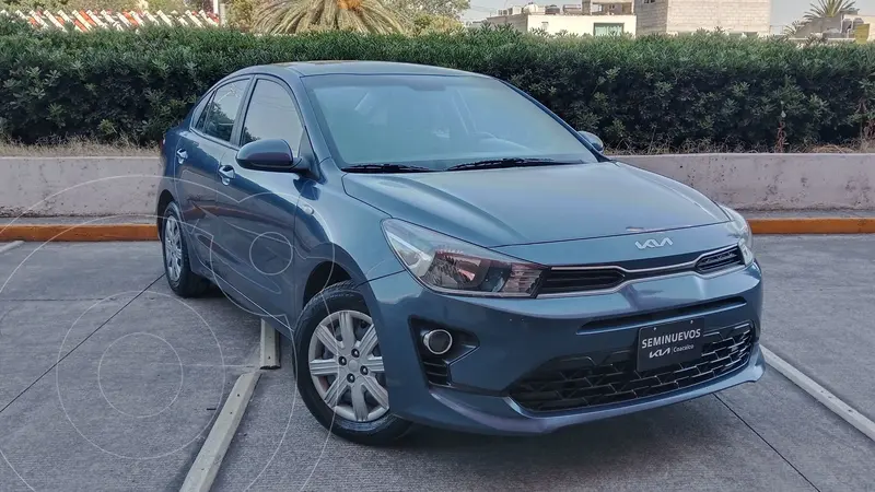 Foto Kia Rio Sedan L  Aut usado (2023) color Azul financiado en mensualidades(enganche $61,514 mensualidades desde $7,078)