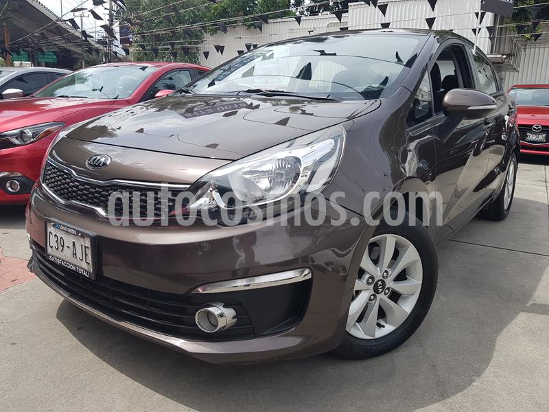 Kia Rio Sedan EX usado (2017) color Bronce precio $185,000