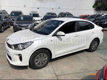 foto Kia Rio Sedán LX Aut usado (2019) color Blanco precio $209,000