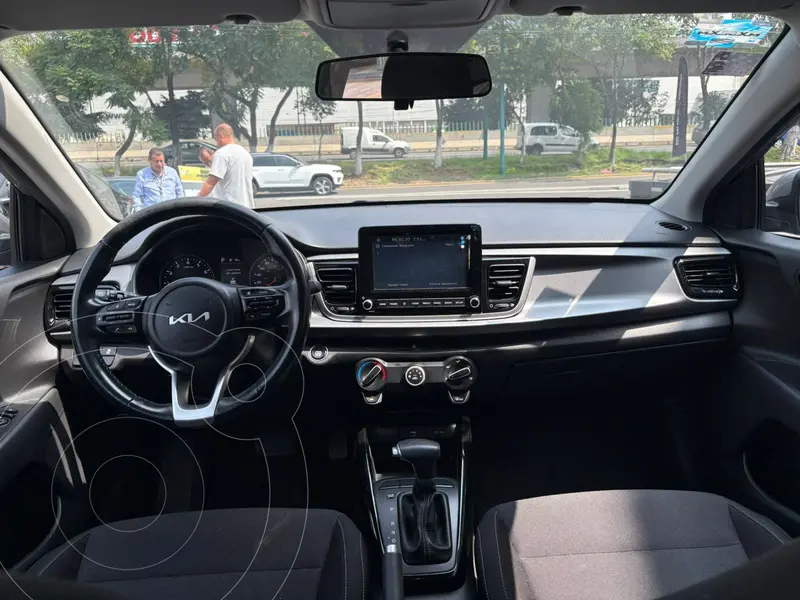 Foto Kia Rio Sedan EX Aut usado (2023) color Gris financiado en mensualidades(enganche $93,090 mensualidades desde $6,202)