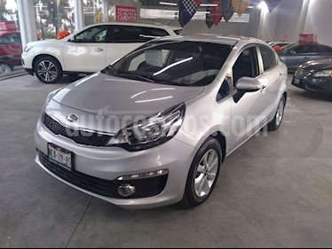foto Kia Rio Sedán EX usado (2017) color Plata precio $189,000