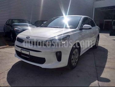 foto Kia Rio Sedán LX Aut usado (2019) color Blanco precio $209,000
