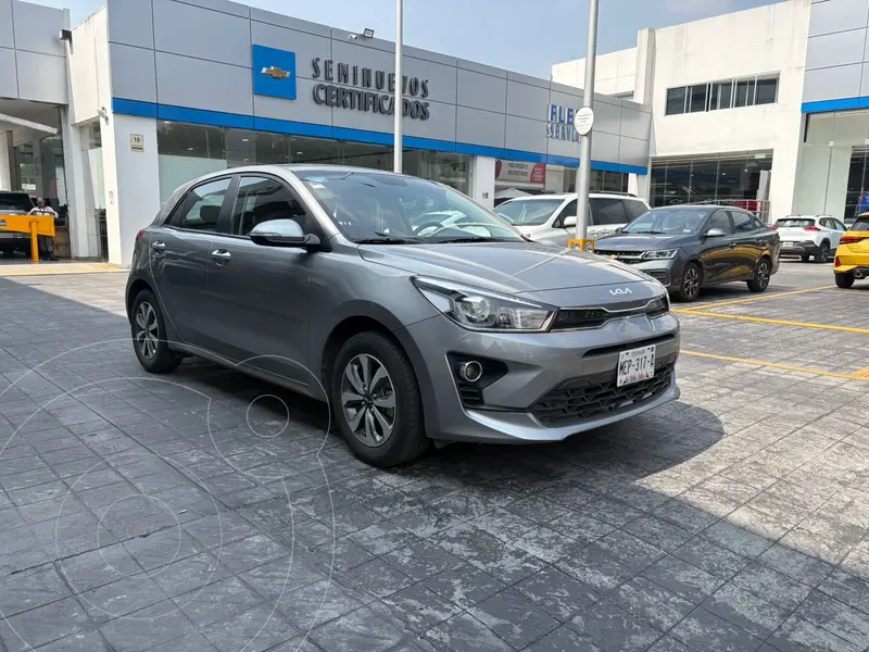 Foto Kia Rio Sedan EX Aut usado (2023) color Gris financiado en mensualidades(enganche $93,090 mensualidades desde $6,202)