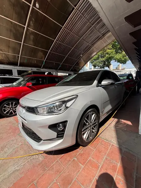 Foto Kia Rio Sedan S Pack usado (2022) color Gris precio $286,799