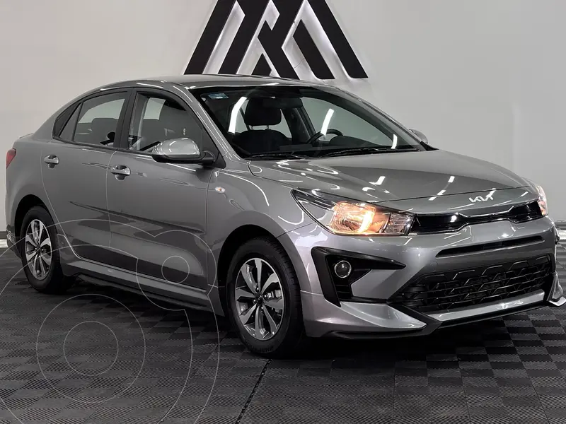 Foto Kia Rio Sedan LX usado (2023) color Gris precio $259,999