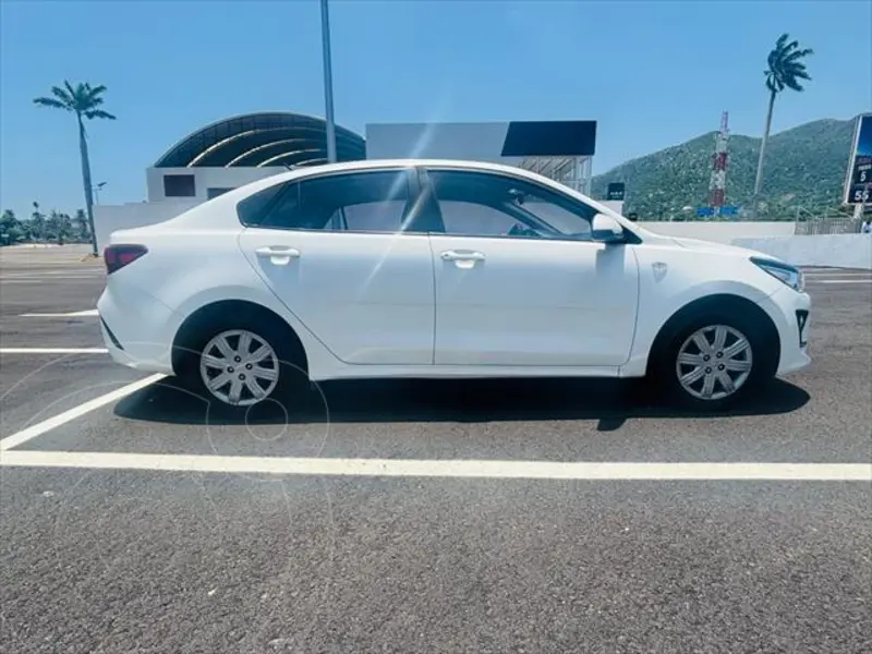 Foto Kia Rio Sedan L usado (2022) color Blanco precio $230,000