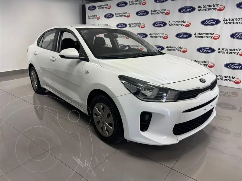 Foto Kia Rio Sedan LX usado (2018) color Blanco precio $179,000