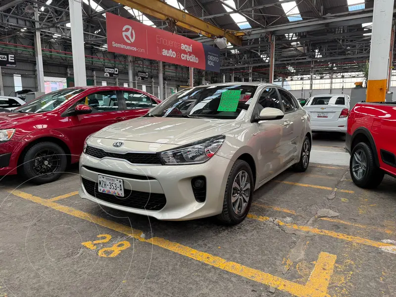 Foto Kia Rio Sedan LX usado (2019) color Beige financiado en mensualidades(enganche $46,500 mensualidades desde $4,200)