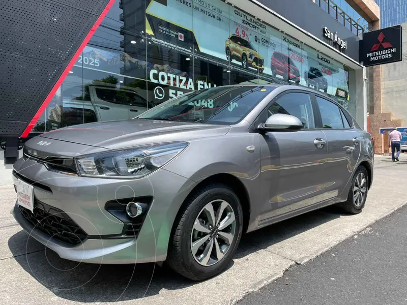 Foto Kia Rio Sedan LX Aut usado (2023) color Plata precio $255,000