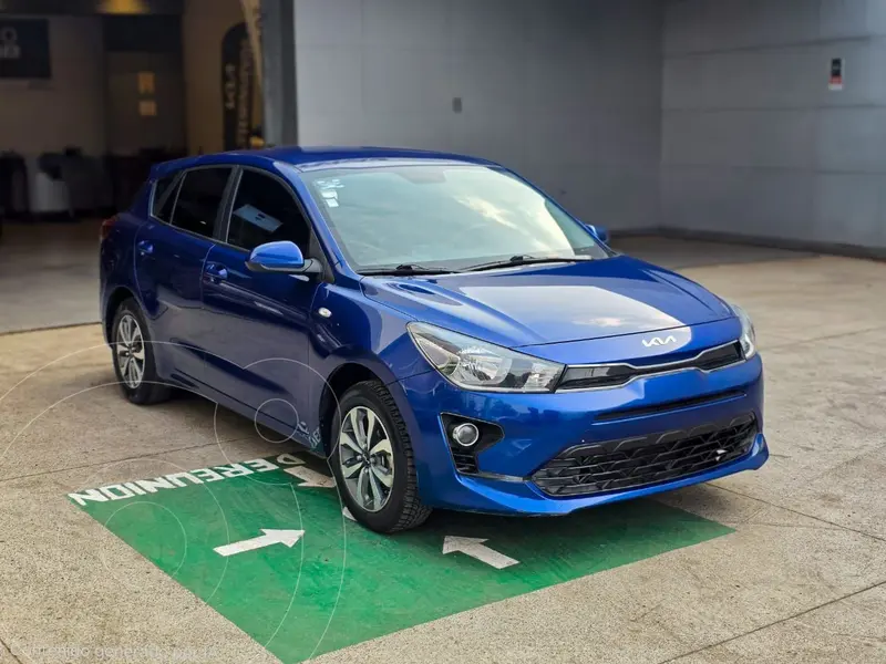 Foto Kia Rio Sedan LX Aut usado (2022) color Azul precio $275,000