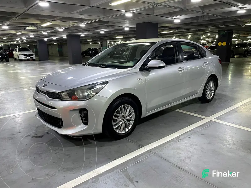 Foto Kia Rio Sedan LX Aut usado (2018) color plateado precio $175,000