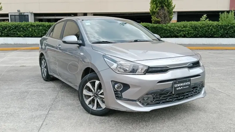 Foto Kia Rio Sedan LX usado (2023) color Gris precio $289,800