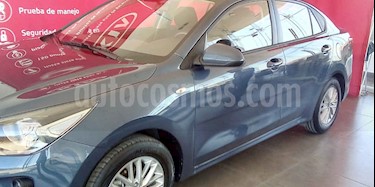 foto Kia Rio Sedán L Aut usado (2020) color Azul precio $250,000