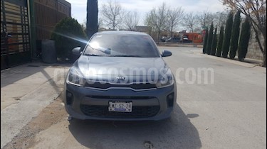foto Kia Rio Sedán L usado (2019) color Gris precio $170,000