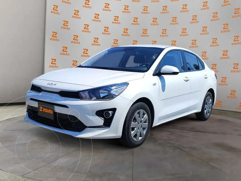 Foto Kia Rio Sedan L  Aut usado (2023) color Blanco precio $220,900