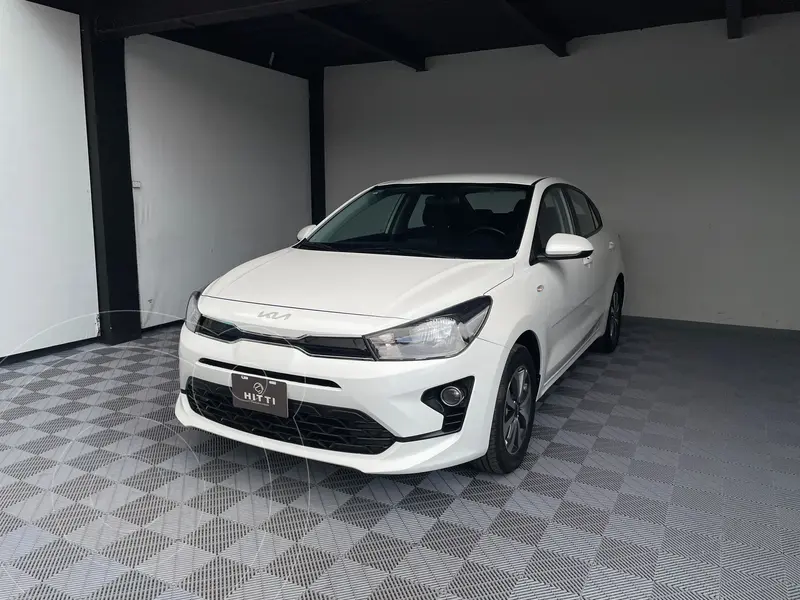 Foto Kia Rio Sedan LX Aut usado (2022) color Blanco precio $265,000