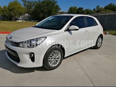 foto Kia Rio Sedán EX Pack Aut usado (2018) color Blanco precio $230,000