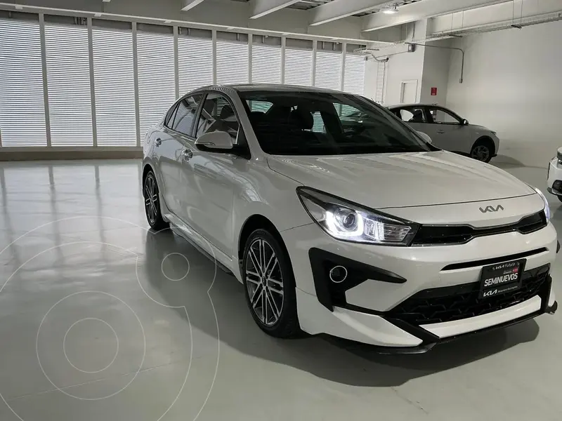 Foto Kia Rio Sedan S Pack usado (2023) color Blanco Nieve Perla precio $290,000