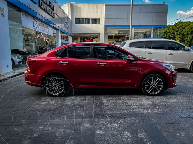 Foto Kia Rio Sedan EX Aut usado (2022) color Rojo financiado en mensualidades(enganche $86,028 mensualidades desde $5,732)