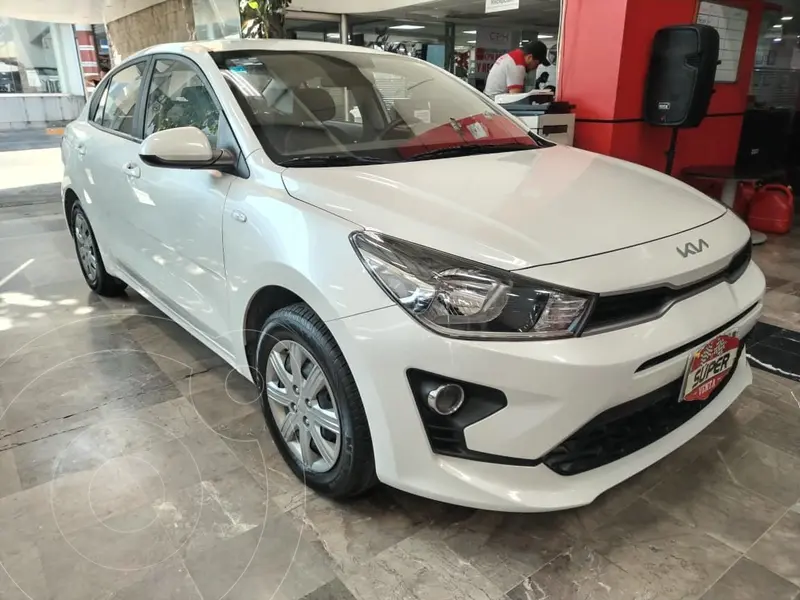 Foto Kia Rio Sedan L usado (2023) color Blanco financiado en mensualidades(enganche $104,082 mensualidades desde $4,379)