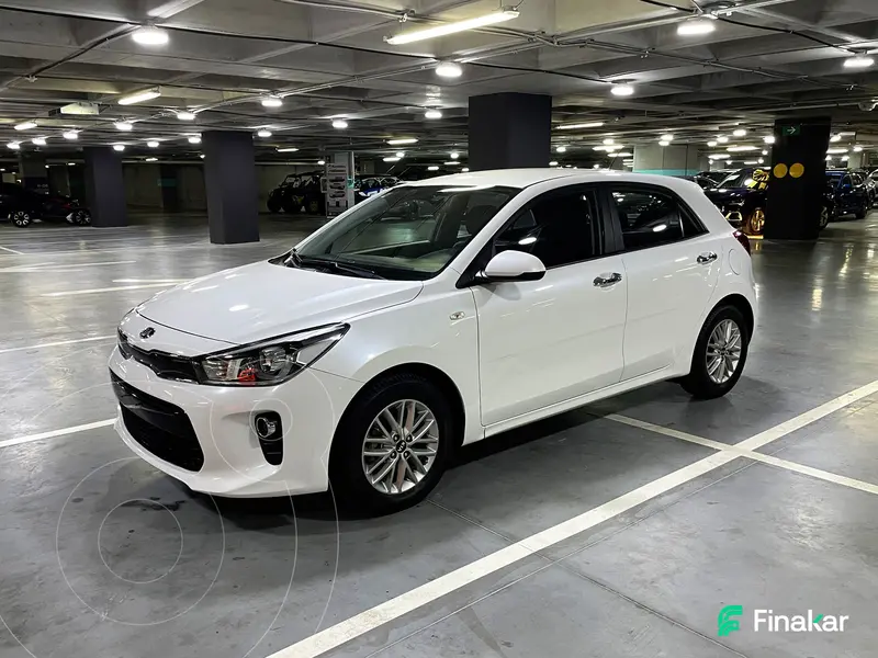 Foto Kia Rio Sedan EX Aut usado (2019) color Blanco precio $232,000