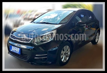 foto KIA Rio EX 5P Aut usado (2015) color Negro precio $1.210.000