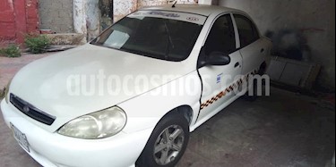 Kia Rio Taxi L4,1.5i,12v A 2 1 usado (2001) color Blanco precio u$s700