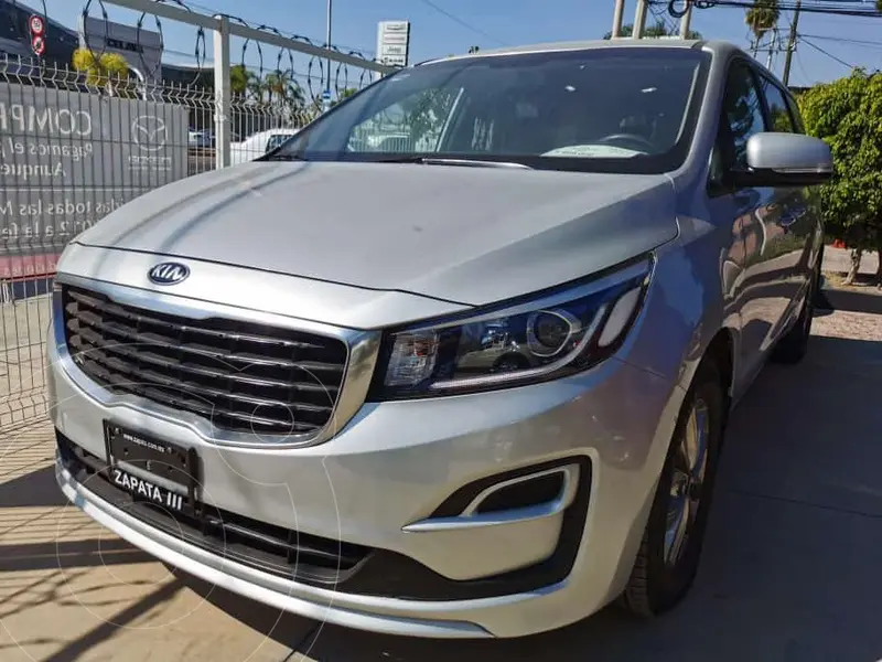 Foto Kia Sedona LX usado (2019) color plateado financiado en mensualidades(enganche $68,125 mensualidades desde $5,209)