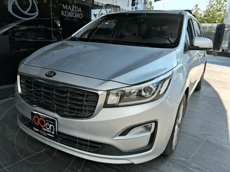 Foto Kia Sedona EX usado (2019) color KIAS SPARKLING SILVER precio $260,000